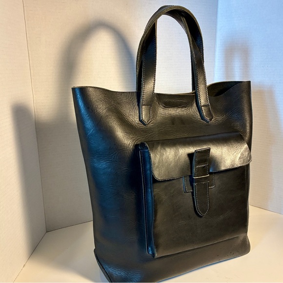 Thick leather American Apparel handbag in black with magnetic top closure - Picture 2 of 14